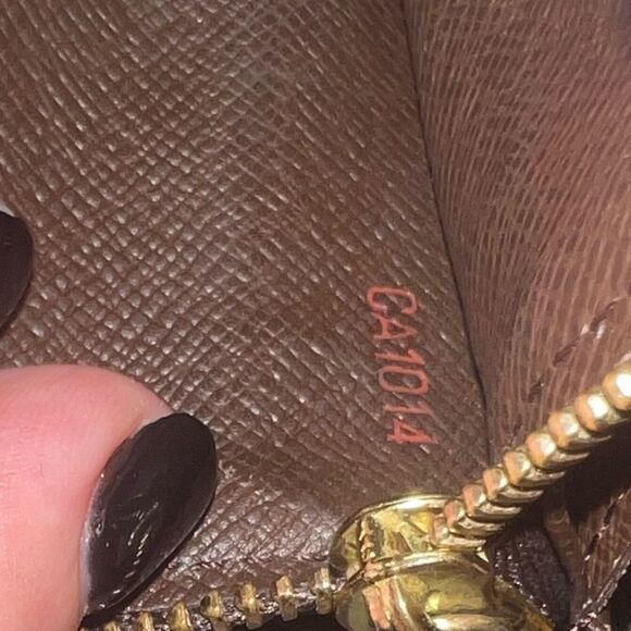 LOUIS VUITTON Damier Ebene Sarah Wallet - Picture 16 of 16